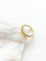 Lade das Bild in den Galerie-Viewer, Ring 14k Gold Small Croissant Heavin
