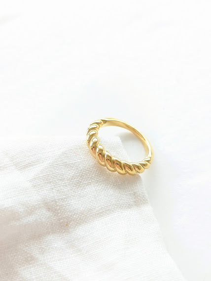 Ring 14k Gold Small Croissant Heavin