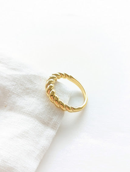 Ring 14k Gold Small Croissant Heavin