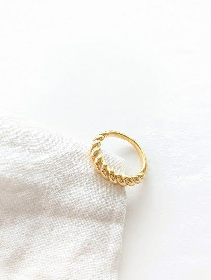 Ring 14k Gold Small Croissant Heavin